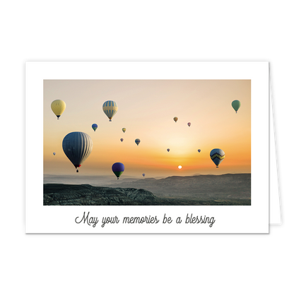 May your memories be a blessing - Formaat: Standaard - Vorm: Liggend - Condoleance kaart - Op deze wenskaart staan ballonnen bij een berggebied, met een opkomende zon. Onder de illustratie staat de tekst: "May your memories be a blessing". - Snelwenskaart