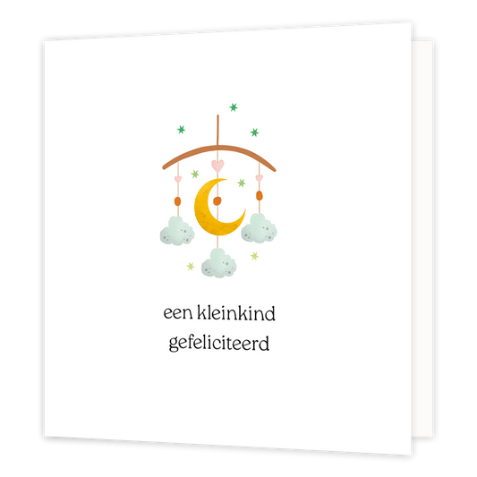 Een kleinkind gefeliciteerd - Formaat: Normaal - Vorm: Vierkant - Geboortekaart - Op deze wenskaart staat een muziekmobiel met wlkojes, hartjes en een halve maan, op een witte achtergrond. Daaronder staat de tekst: "Een kleinkind gefeliciteerd". - Snelwenskaart