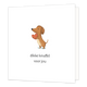 Dikke knuffel voor jou - Formaat: Klein - Vorm: Vierkant - Denken aan kaart - Op deze wenskaart staat een illustratie van een bruin teckeltje dat rechtop staat en met zijn voorpoten een rood hartje vasthoudt. Onder de hond staat de tekst "dikke knuffel voor jou". - Snelwenskaart