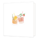 Cocktails - Formaat: Klein - Vorm: Vierkant - Blanco kaart - Op deze wenskaart staan twee glazen met gekleurde drankjes die tegen elkaar worden geproost. Het linkerglas is gevuld met een oranje drankje, gegarneerd met een schijfje sinaasappel, een takje kruid en een rietje. Het rechterglas bevat een roze drankje, afgewerkt met een aardbei, een takje munt en een rietje - Snelwenskaart