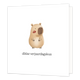 Dikke verjaardagskus - Formaat: Klein - Vorm: Vierkant - Verjaardagskaart - Op deze wenskaart staat een illustratie van een schattige, beige capibara met een rode lippenstiftkus op zijn wang. Onder het diertje staat de tekst "dikke verjaardagskus". - Snelwenskaart