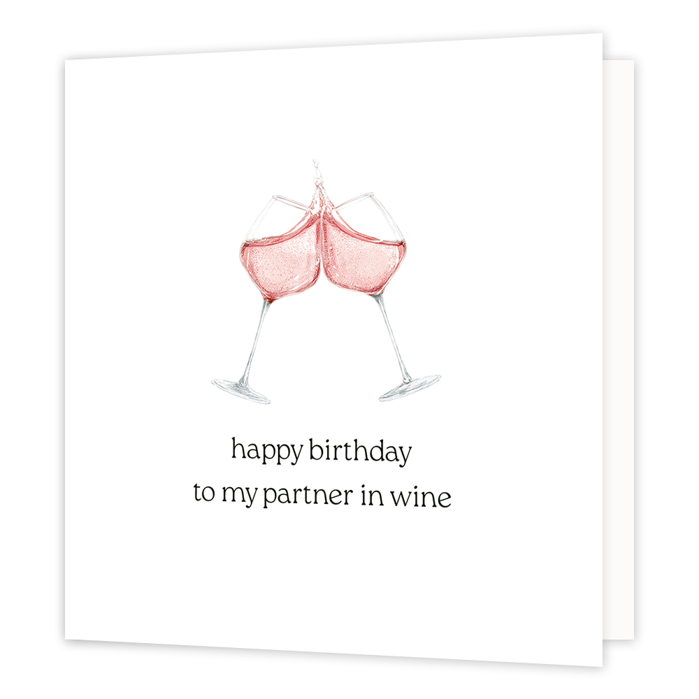 Happy birthday to my partner in wine - Formaat: Klein - Vorm: Vierkant - Verjaardagskaart - Op deze wenskaart staan twee wijnglazen afgebeeld die tegen elkaar worden geproost, waarbij een beetje van de roze drank over de rand spat. De glazen zijn gevuld met een bruisende, lichtroze wijn. Onder de glazen staat de tekst "happy birthday to my partner in wine". - Snelwenskaart