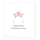 Happy birthday to my partner in wine - Formaat: Klein - Vorm: Vierkant - Verjaardagskaart - Op deze wenskaart staan twee wijnglazen afgebeeld die tegen elkaar worden geproost, waarbij een beetje van de roze drank over de rand spat. De glazen zijn gevuld met een bruisende, lichtroze wijn. Onder de glazen staat de tekst "happy birthday to my partner in wine". - Snelwenskaart