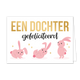 Een dochter gefeliciteerd - Formaat: Standaard - Vorm: Liggend - Geboortekaart - Op deze wenskaart staan drie roze konijnen. Boven de konijnen staat in het goud de tekst 'Een dochter' en daaronder in het zwart de tekst 'gefeliciteerd'. - Snelwenskaart