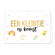 Een kleintje op komst - Formaat: Standaard - Vorm: Liggend - Zwanger kaart - Op deze wenskaart staan gouden hartjes, een regenboog, sokjes, babyflesje en een badeentje. In het midden staat de tekst: "Een kleintje op komst". - Snelwenskaart