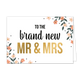 To the brand new mr & mrs - Formaat: Standaard - Vorm: Liggend - Huwelijkskaart - Op deze wenskaart staan bloemen in de kleuren roze en beige met in het midden de tekst: "To the brand new MR & MRS". - Snelwenskaart