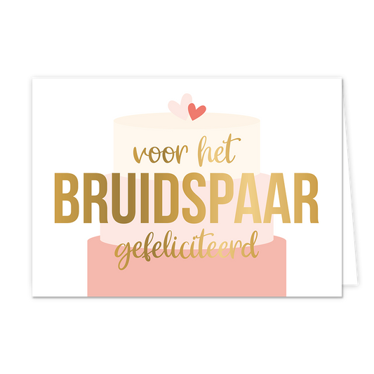 Voor het bruidspaar gefeliciteerd - Formaat: Normaal - Vorm: Liggend - Huwelijkskaart - Op deze wenskaart staat een taart in de kleuren roze, beige en wit met twee hartjes bovenop. In het midden staat de tekst: "Voor het bruidspaar gefeliciteerd". - Snelwenskaart