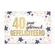 40 jaar getrouwd - Formaat: Standaard - Vorm: Liggend - Huwelijkskaart - Op deze wenskaart staan blauwe, roden en gouden bloemen met zwarte hartjes. In het midden staat de tekst: "40 jaar getrouwd gefeliciteerd". - Snelwenskaart