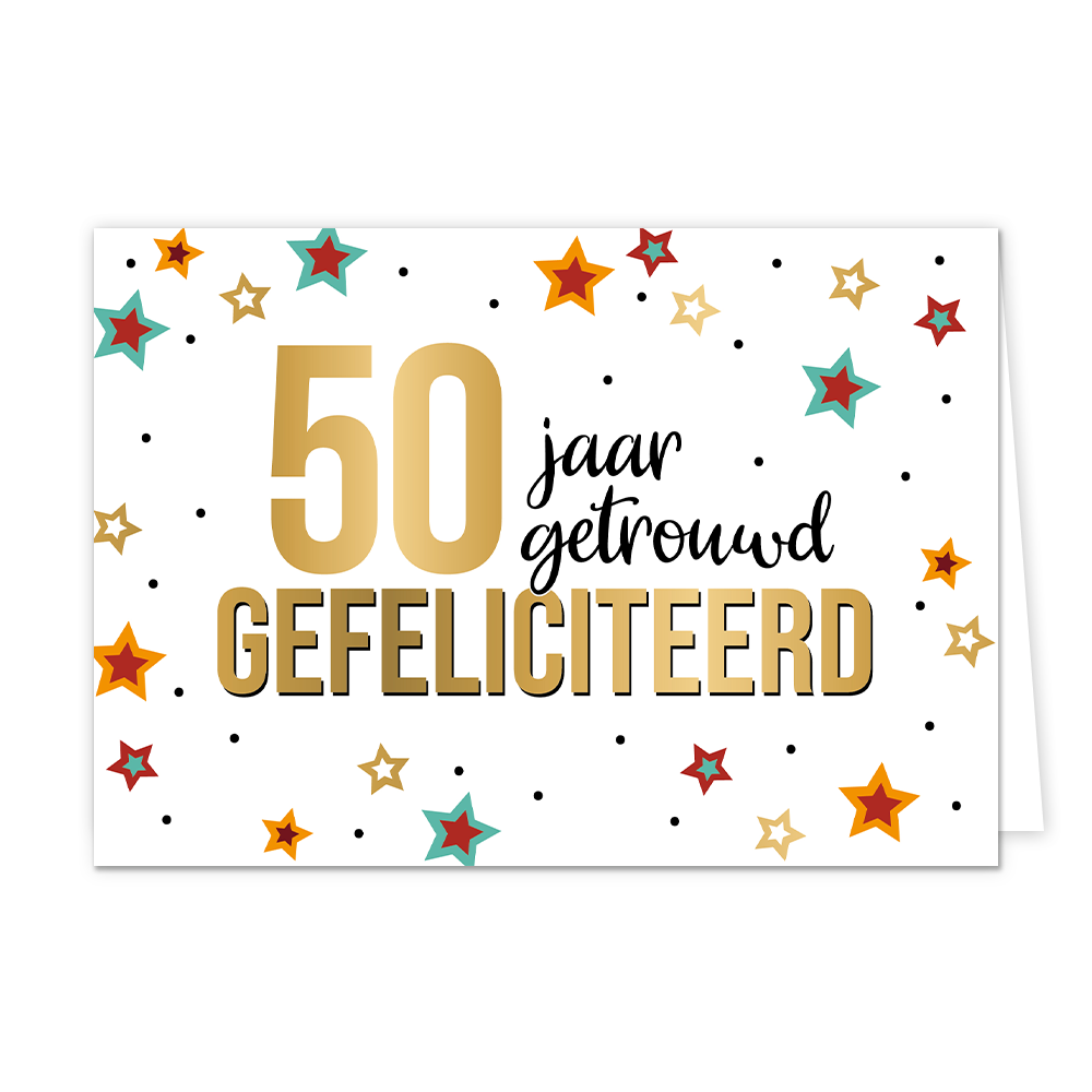 50 jaar getrouwd gefeliciteerd - Formaat: Normaal - Vorm: Liggend - Huwelijkskaart - Op deze wenskaart zijn sterren te zien in de kleuren oranje, goud, rood en turquoise op een witte achtergrond. In het midden staat de tekst "50 jaar getrouwd gefeliciteerd" waarbij de teksten "50" en "gefeliciteerd" in het goud geschreven zijn. - Snelwenskaart