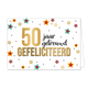 50 jaar getrouwd gefeliciteerd - Formaat: Standaard - Vorm: Liggend - Huwelijkskaart - Op deze wenskaart zijn sterren te zien in de kleuren oranje, goud, rood en turquoise op een witte achtergrond. In het midden staat de tekst "50 jaar getrouwd gefeliciteerd" waarbij de teksten "50" en "gefeliciteerd" in het goud geschreven zijn. - Snelwenskaart