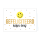 Gefeliciteerd van ons - Formaat: Standaard - Vorm: Liggend - Felicitatiekaart - Op deze wenskaart staat een witte achtergrond verspreid met kleine zwarte sterretjes en gouden stipjes. Bovenin bevindt zich een gele smiley met een vrolijke glimlach. Daaronder staat in grote, gouden hoofdletters de tekst GEFELICITEERD, en daaronder in speelse, zwarte letters van ons. - Snelwenskaart