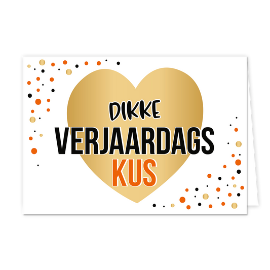 Dikke verjaardagskus - Formaat: Normaal - Vorm: Liggend - Verjaardagskaart - Op deze wenskaart staat een groot gouden hart daar omheen stippen ind e kleuren oranje, zwart en goud. In het midden staat de tekst: "Dikke verjaardagskus". - Snelwenskaart