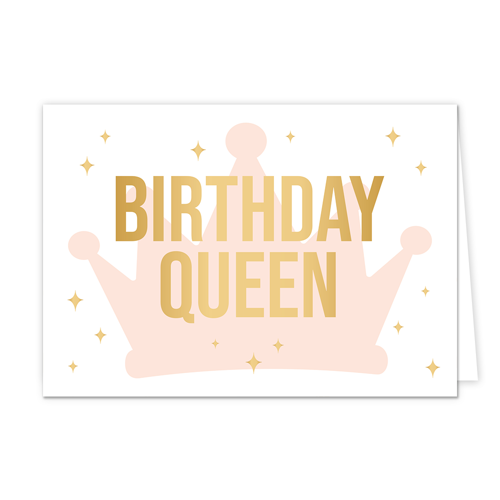 Birthday queen - Formaat: Standaard - Vorm: Liggend - Verjaardagskaart - Op deze wenskaart staat de goudkleurige tekst "BIRTHDAY QUEEN" centraal afgebeeld tegen een witte achtergrond. Achter de tekst bevindt zich een lichtroze illustratie van een kroon. Rondom de kroon zijn diverse kleine, goudkleurige sterretjes verspreid. - Snelwenskaart