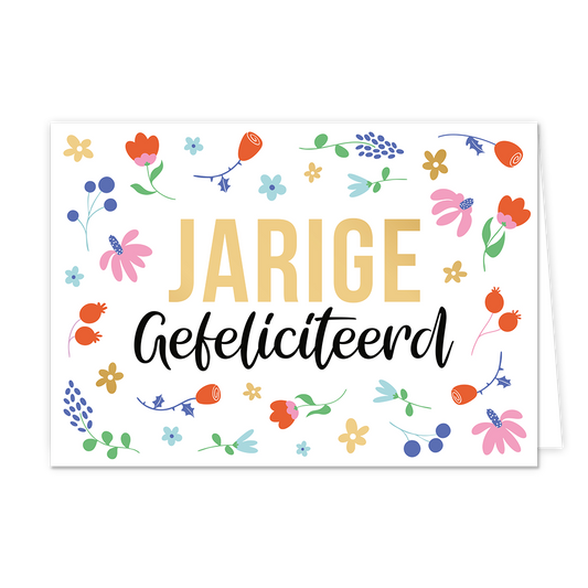 Jarige gefeliciteerd - Formaat: Normaal - Vorm: Liggend - Verjaardagskaart - Op deze wenskaart zijn diverse bloemen allerlei soorten bloemen zichtbaar in de kleuren rood, roze, blauw en geel. In het midden staat de tekst "Jarige gefliciteerd" waarbij de tekst "Jarige" groots en in goud geschreven staat. - Snelwenskaart