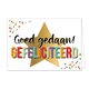 Goed gedaan! Gefeliciteerd - Formaat: Normaal - Vorm: Liggend - Complimentenkaart - Op deze wenskaart staat een grote gouden ster met daar omheen stippen en sterren in de kleuren paars, oranje, rood, blauw, groen, zwart en goud. In het midden staat de tekst: "Goed gedaan! Gefeliciteerd". - Snelwenskaart