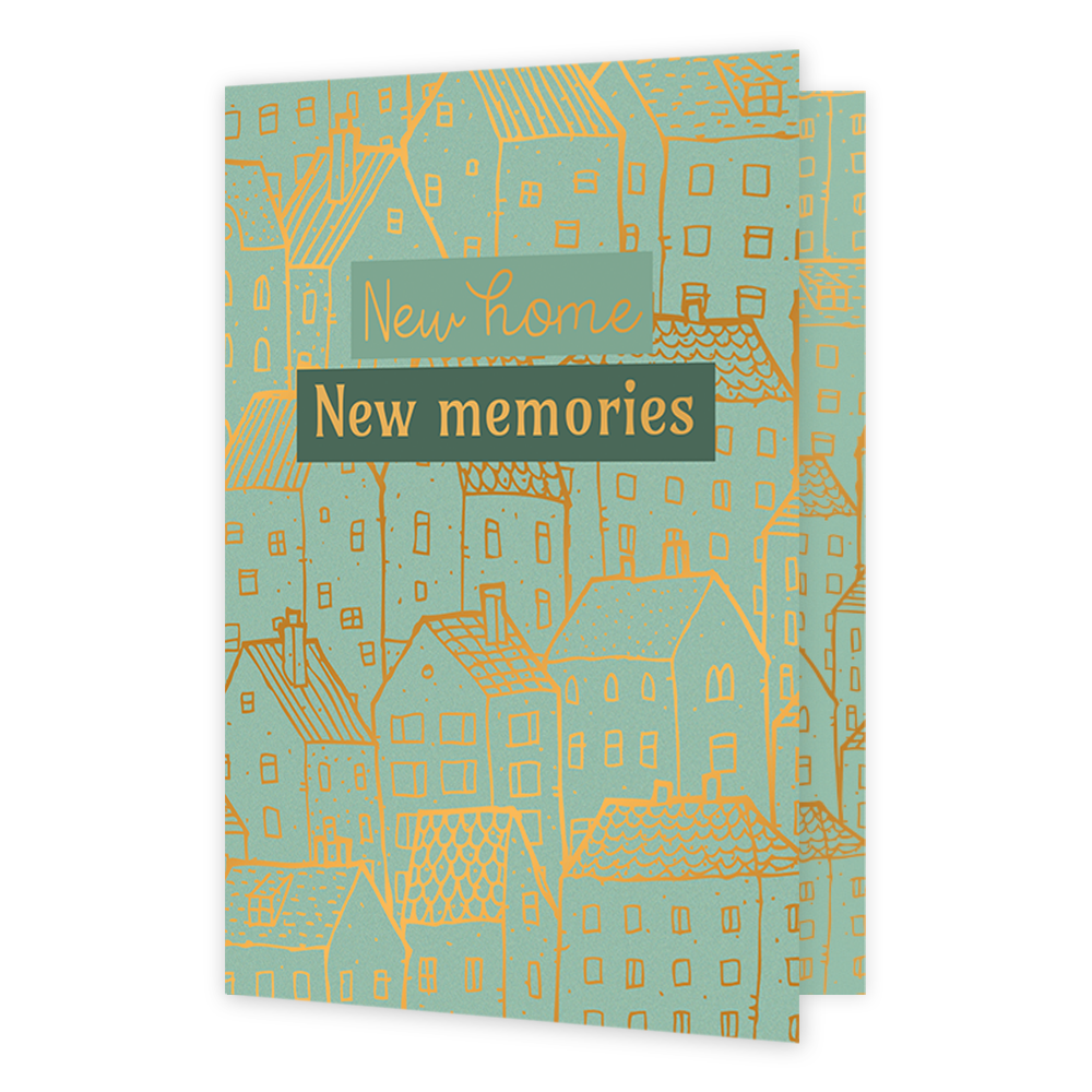 New home new memories - Formaat: Standaard - Vorm: Staand - Woningkaart - Op deze wenskaart staan goud omringde huizen op een groene achtergrond met in het midden de tekst: "New home new memories". - Snelwenskaart