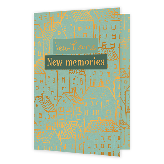 New home new memories - Formaat: Normaal - Vorm: Staand - Woningkaart - Op deze wenskaart staan goud omringde huizen op een groene achtergrond met in het midden de tekst: "New home new memories". - Snelwenskaart