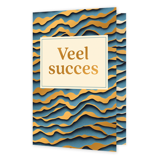 Veel succes - Formaat: Normaal - Vorm: Staand - Succes kaart - Op deze wenskaart staan lijnen in de kleuren goud en blauw. In het midden staat een wit blok met de tekst: "Veel succes". - Snelwenskaart