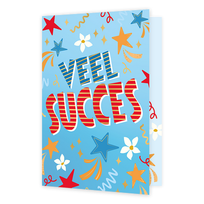 Op deze wenskaart staat de tekst 'veel succes in rood en blauw met gouden strepen. De achtergrond is blauw gevuld met sterren en slingertjes.