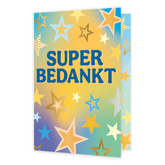 Op deze wenskaart staat 'super bedankt'  in blauwe letters. De achtergond bestaat uit de kleuren geel, groen, paars en blauw. Op de achtergrond staan ook sterren in de kleuren blauw, goud en oranje. 