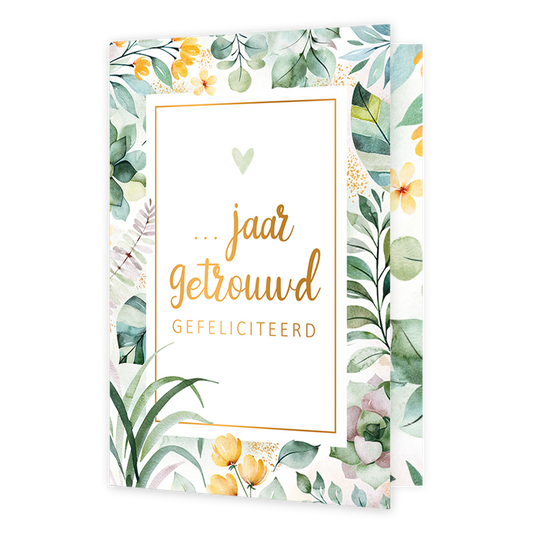 Jaar getrouwd - Formaat: Normaal - Vorm: Staand - Huwelijkskaart - Op deze wenskaart staan bloemen en bladeren in de kleuren geel, paars en groen. In het midden zit een wit vlak met de tekst: "... jaar getrouwd gefeliciteerd". - Snelwenskaart