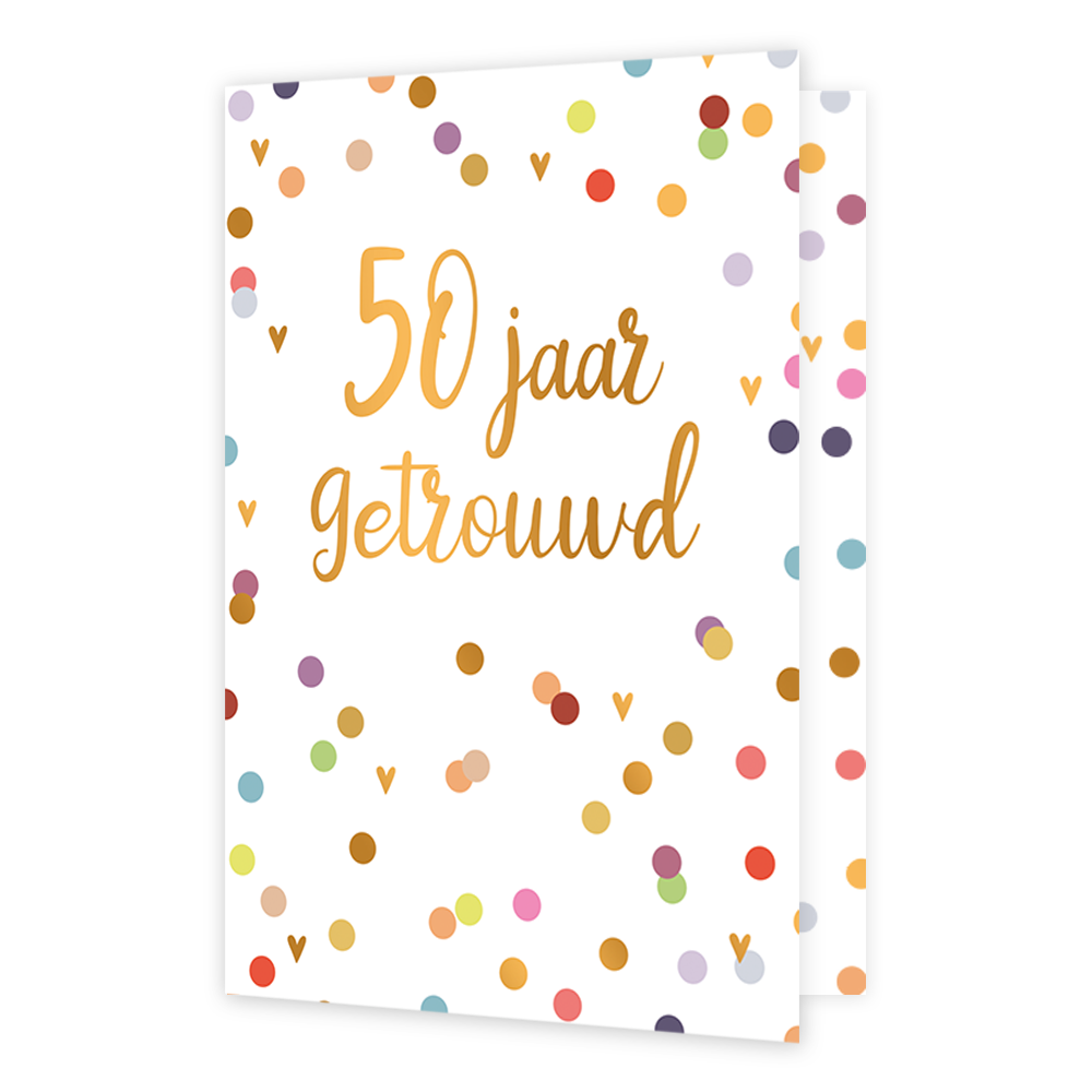 Op deze wenskaart staat de tekst "50 jaar getrouwd" centraal tegen een witte achtergrond. De gehele tekst, inclusief het getal "50", is uitgevoerd in een sierlijk, goudkleurig handgeschreven lettertype. De tekst wordt omringd door een vrolijk patroon van kleurrijke confetti-stippen in diverse tinten zoals rood, roze, groen, blauw en goud, afgewisseld met kleine goudkleurige hartjes.
