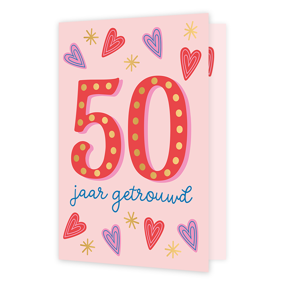 50 jaar getrouwd - Formaat: Normaal - Vorm: Staand - Verjaardagskaart - Op deze wenskaart staat de tekst "50 jaar getrouwd" centraal tegen een lichtroze achtergrond. Het getal "50" is groot uitgevoerd in het rood en versierd met goudkleurige stippen, wat doet denken aan feestverlichting. Daaronder staat de tekst "jaar getrouwd" in blauwe, handgeschreven letters. De tekst wordt omringd door vrolijke illustraties van rode en blauwe hartjes en goudkleurige sterretjes. - Snelwenskaart