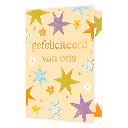 Gefeliciteerd van ons - Formaat: Standaard - Vorm: Staand - Felicitatiekaart - Op deze wenskaart staan sterren in diverse kleure met in het midden de tekst: "Gefeliciteerd van ons". - Snelwenskaart