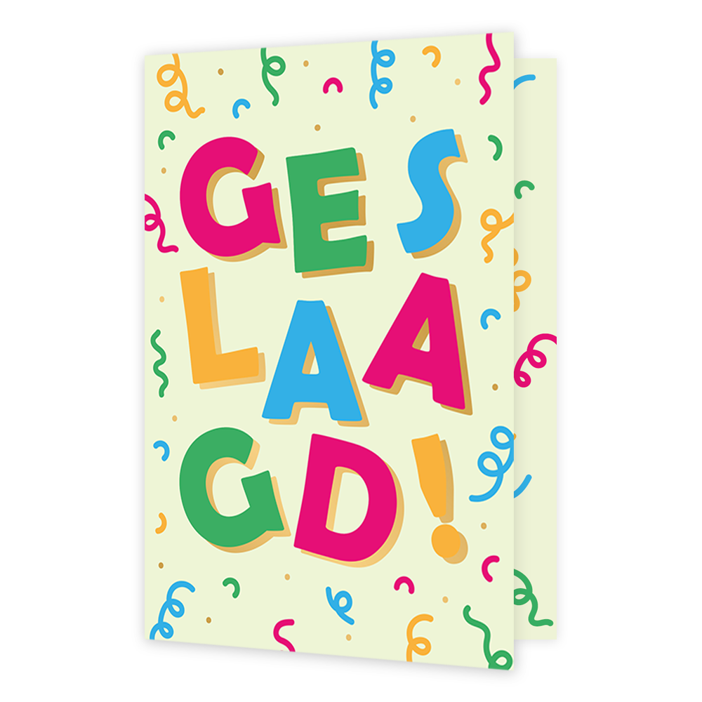 Geslaagd! - Formaat: Normaal - Vorm: Staand - Geslaagd kaart - Op deze wenskaart staan slingers in diverse kleuren met in het midden de tekst: "Geslaagd!". - Snelwenskaart