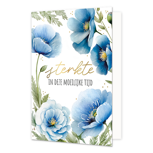 Sterkte in deze moeilijke tijd - Formaat: Standaard - Vorm: Staand - Sterkte kaart - Op deze wenskaart staat een witte achtergrond afgebeeld met aquarelillustraties van blauwe bloemen, groene bladeren en kleine gouden stipjes. In het midden van de kaart bevindt zich de goudkleurige, cursieve tekst sterkte met daaronder in zwarte, hoofdletters geschreven letters de tekst IN DEZE MOEILIJKE TIJD. - Snelwenskaart
