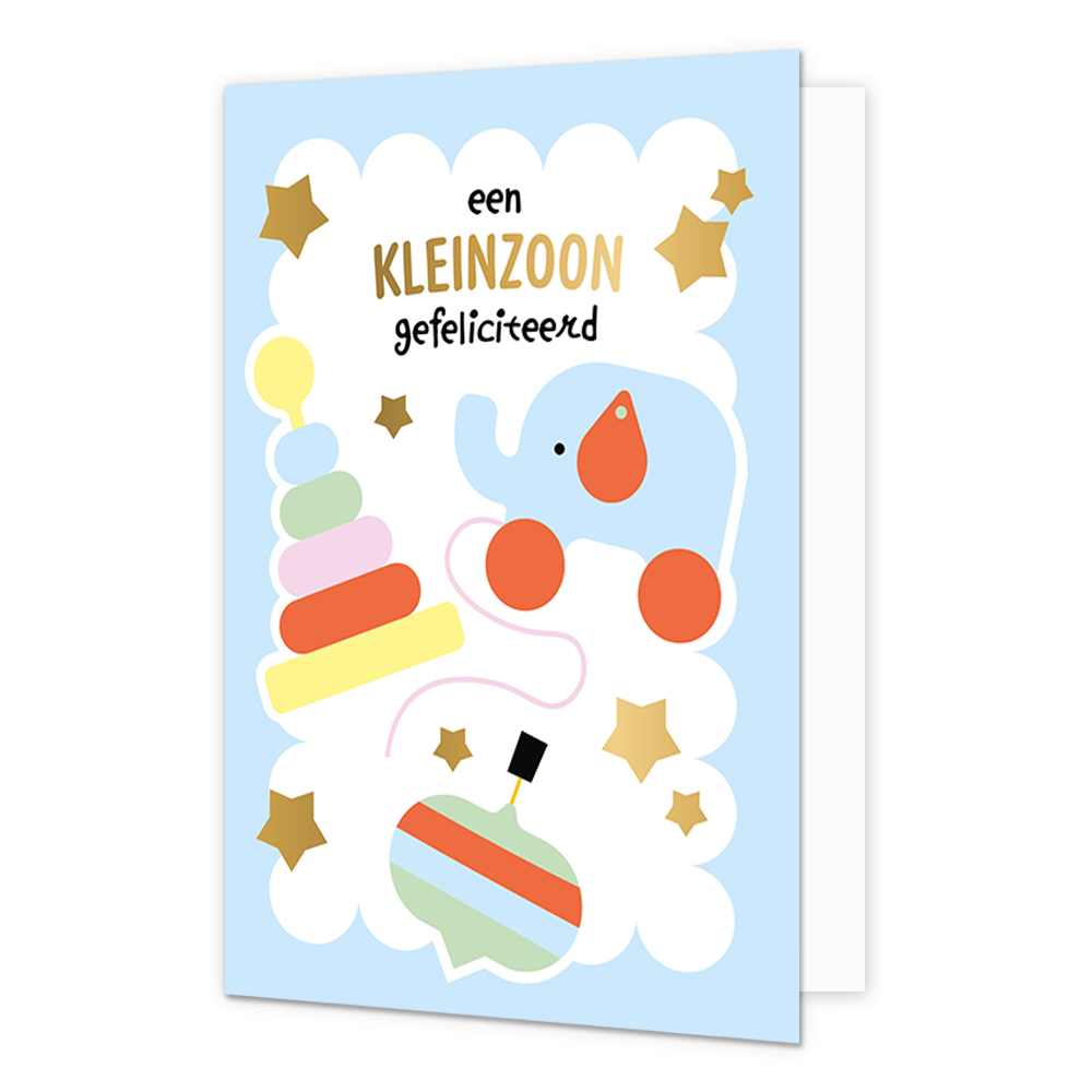 Een kleinzoon gefeliciteerd - Formaat: Standaard - Vorm: Staand - Geboortekaart - Op deze wenskaart staat een lichtblauwe achtergrond met een wit, schulprandig kader waarin diverse speelgoedobjecten zijn afgebeeld, waaronder een stapelringtoren, een blauwe speelgoedolifant op wieltjes en een tol, omringd door gouden sterren. Bovenaan de kaart staat in zwarte en gouden letters de tekst een KLEINZOON gefeliciteerd vermeld. - Snelwenskaart