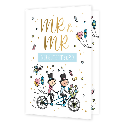 MR & MR - Formaat: Standaard - Vorm: Staand - Huwelijkskaart - Op deze wenskaart staat een witte achtergrond met daarop een illustratie van twee mannen in trouwkostuums met hoge hoeden op een blauwe tandemfiets, omringd door hartjes, vlinders, ballonnen en bloemen. Bovenaan de kaart staat in grote goudkleurige letters de tekst "MR & MR", direct daaronder gevolgd door een lichtblauwe rechthoekige balk met de witte tekst "GEFELICITEERD". De fiets is versierd met een mandje vol bloemen voorop en hartvormige b