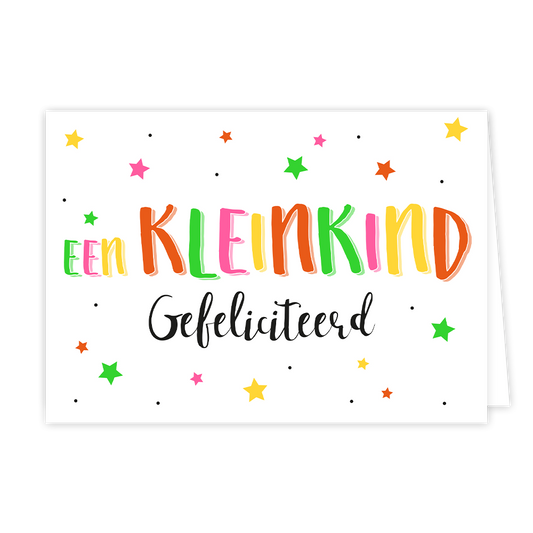 Een kleinkind - Formaat: Normaal - Vorm: Liggend - Geboortekaart - Op deze wenskaart staat de tekst "EEN KLEINKIND Gefeliciteerd" centraal tegen een witte achtergrond. Het woord "EEN" en het woord "KLEINKIND" zijn uitgevoerd in vrolijke blokletters, waarbij elke letter een andere kleur heeft (groen, roze, oranje, blauw en geel) en voorzien is van een witte omlijning. Daaronder staat "Gefeliciteerd" in een sierlijk, zwart handgeschreven lettertype. De tekst wordt omringd door een speels patroon van kleurrij