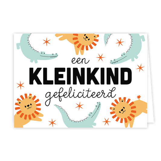 Een kleinkind gefeliciteerd - Formaat: Normaal - Vorm: Liggend - Geboortekaart - Op deze wenskaart staat de tekst "een KLEINKIND gefeliciteerd" centraal tegen een witte achtergrond. Het woord "een" en "gefeliciteerd" zijn uitgevoerd in een zwart, handgeschreven lettertype, terwijl "KLEINKIND" in grote, zwarte blokletters in het midden staat. De tekst wordt omringd door vrolijke illustraties van lichtblauwe krokodillen en oranje leeuwen met rood-oranje manen. - Snelwenskaart