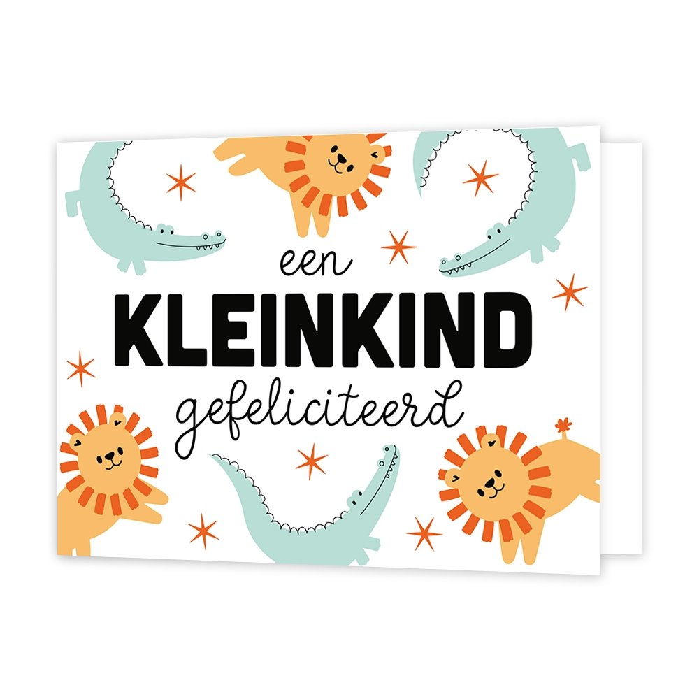 Een kleinkind gefeliciteerd - Formaat: Standaard - Vorm: Liggend - Geboortekaart - Op deze wenskaart staat de tekst "een KLEINKIND gefeliciteerd" centraal tegen een witte achtergrond. Het woord "een" en "gefeliciteerd" zijn uitgevoerd in een zwart, handgeschreven lettertype, terwijl "KLEINKIND" in grote, zwarte blokletters in het midden staat. De tekst wordt omringd door vrolijke illustraties van lichtblauwe krokodillen en oranje leeuwen met rood-oranje manen. - Snelwenskaart