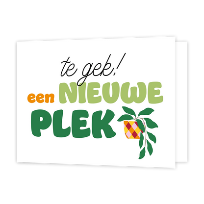 Te gek een nieuwe plek - Formaat: Standaard - Vorm: Liggend - Woningkaart - Op deze wenskaart staat een bloempot waar een groene plant uit komt. In het midden staat de tekst: "Te gek! Een nieuwe plek". - Snelwenskaart