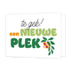Te gek een nieuwe plek - Formaat: Standaard - Vorm: Liggend - Woningkaart - Op deze wenskaart staat een bloempot waar een groene plant uit komt. In het midden staat de tekst: "Te gek! Een nieuwe plek". - Snelwenskaart