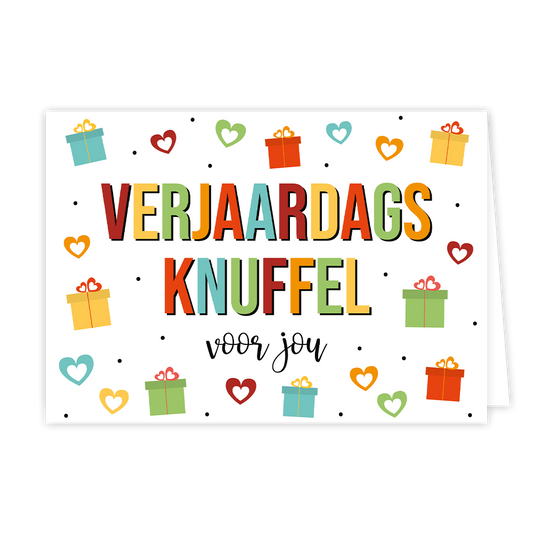 Verjaardags knuffel voor jou - Formaat: Normaal - Vorm: Liggend - Verjaardagskaart - Op deze wenskaart staan hartjes en cadeautjes in de kleuren rood, oranje, geel, groen en blauw. In het midden staat de tekst: "Verjaardagsknuffel voor jou". - Snelwenskaart