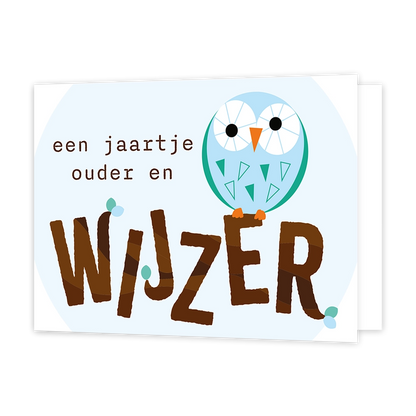 Een jaartje ouder en wijzer - Formaat: Standaard - Vorm: Liggend - Verjaardagskaart - Op deze wenskaart staat de tekst: "Een jaartje ouder en wijzer" met een uiltje. - Snelwenskaart