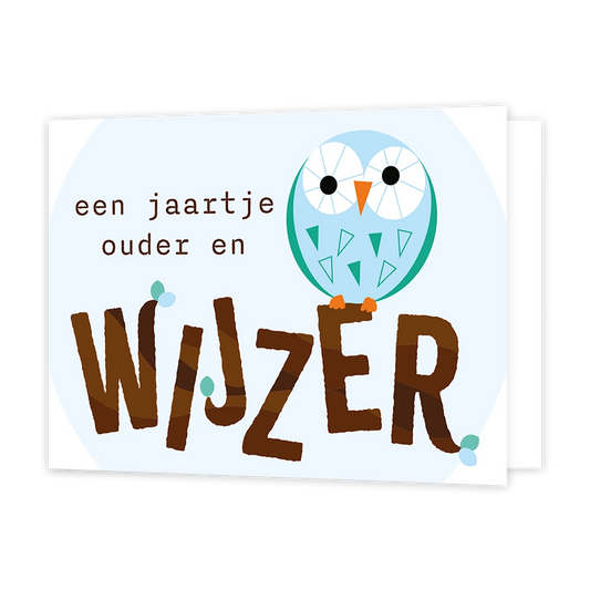 Een jaartje ouder en wijzer - Formaat: Standaard - Vorm: Liggend - Verjaardagskaart - Op deze wenskaart staat de tekst: "Een jaartje ouder en wijzer" met een uiltje. - Snelwenskaart