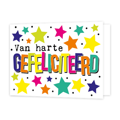 Van harte gefeliciteerd - Formaat: Standaard - Vorm: Liggend - Verjaardagskaart - Op deze wenskaart staat de tekst "Van harte GEFELICITEERD" centraal tegen een witte achtergrond die versierd is met vele kleurrijke sterren en kleine zwarte stippen. De woorden "Van harte" zijn in zwarte typemachineletters geschreven, terwijl het woord "GEFELICITEERD" uit grote, meerkleurige blokletters met een zwarte schaduw bestaat. De sterren rondom de tekst variëren in grootte en hebben kleuren zoals geel, roze, oranje, b