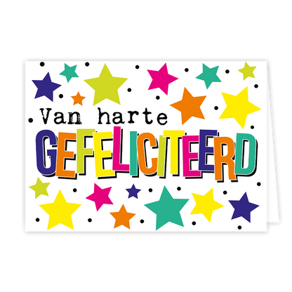 Op deze wenskaart staat de tekst "Van harte GEFELICITEERD" centraal tegen een witte achtergrond die versierd is met vele kleurrijke sterren en kleine zwarte stippen. De woorden "Van harte" zijn in zwarte typemachineletters geschreven, terwijl het woord "GEFELICITEERD" uit grote, meerkleurige blokletters met een zwarte schaduw bestaat. De sterren rondom de tekst variëren in grootte en hebben kleuren zoals geel, roze, oranje, blauw en groen.
