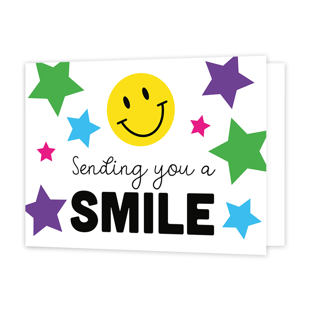 Sending you a smile - Formaat: Standaard - Vorm: Liggend - Denken aan kaart - Op deze wenskaart staat een witte achtergrond die versierd is met verschillende gekleurde sterren in het groen, paars, blauw en roze. Bovenaan in het midden bevindt zich een grote gele smiley met zwarte ogen en een brede glimlach. Daaronder staat in zwarte, sierlijke letters de tekst "Sending you a", gevolgd door het woord "SMILE" in grote, dikke zwarte hoofdletters. - Snelwenskaart