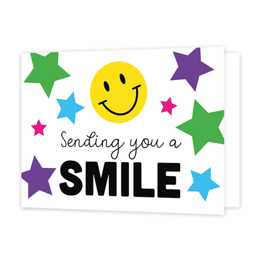 Sending you a smile - Formaat: Standaard - Vorm: Liggend - Denken aan kaart - Op deze wenskaart staat een witte achtergrond die versierd is met verschillende gekleurde sterren in het groen, paars, blauw en roze. Bovenaan in het midden bevindt zich een grote gele smiley met zwarte ogen en een brede glimlach. Daaronder staat in zwarte, sierlijke letters de tekst "Sending you a", gevolgd door het woord "SMILE" in grote, dikke zwarte hoofdletters. - Snelwenskaart