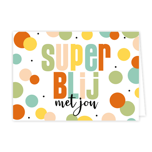 Super blij met jou - Formaat: Normaal - Vorm: Liggend - Complimentenkaart - Op deze wenskaart staan stippen in de kleuren oranje, geel, beige, groen en blauw. In het midden staat de tekst: "Super blij met jou". - Snelwenskaart