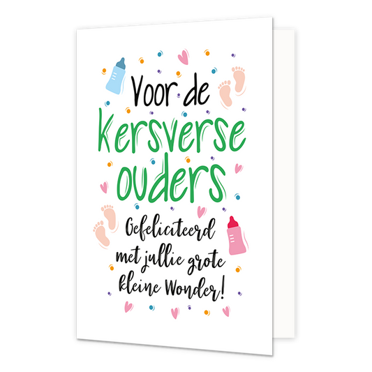 Voor de kersverse ouders - Formaat: Normaal - Vorm: Staand - Geboortekaart - Op deze wenskaart staan babyflesjes, voetjes, hartjes en stippen in de kleuren blauw, roze, oranje, paars en roze, op een witte achtergrond. In het midden staat de tekst: "Voor de kersverse ouders. Gefeliciteerd met jullie grote kleine wonder". - Snelwenskaart