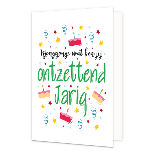 Ontzettend jarig - Formaat: Normaal - Vorm: Staand - Verjaardagskaart - Op deze wenskaart staan taartjes, slingers en sterren in de kleuren roze, rood, geel en blauw. In het midden staat de tekst: "Tsjongejonge wat ben jij ontzettend jarig". - Snelwenskaart
