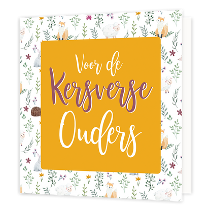 Voor de kersverse ouders - Formaat: Standaard - Vorm: Vierkant - Geboortekaart - Op deze wenskaart staan groene bladeren, bloemen en dieren zoals vossen, konijnen, schapen en egeltjes. In het midden staat een oranje vierkant met de tekst: "Voor de kersverse ouders". - Snelwenskaart