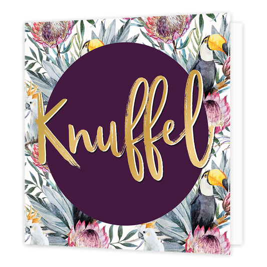 Knuffel - Formaat: Normaal - Vorm: Vierkant - Vriendschapskaart - Op deze wenskaart staan roze bloemen met groene bladeren en witte en zwarte vogels. In het midden staat een paarse cirkel met de tekst: "Knuffel". - Snelwenskaart