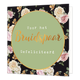 Voor het bruidspaar - Formaat: Standaard - Vorm: Vierkant - Huwelijkskaart - Op deze wenskaart staan rozen in diverse kleuren met in het midden een groene cirkel met gouden omlijning en de tekst: "Voor het bruidspaar gefeliciteerd". - Snelwenskaart
